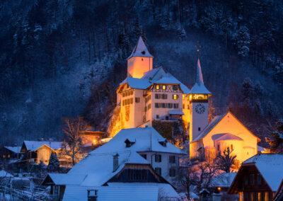 Schloss, Kirche Wimmis im Winter